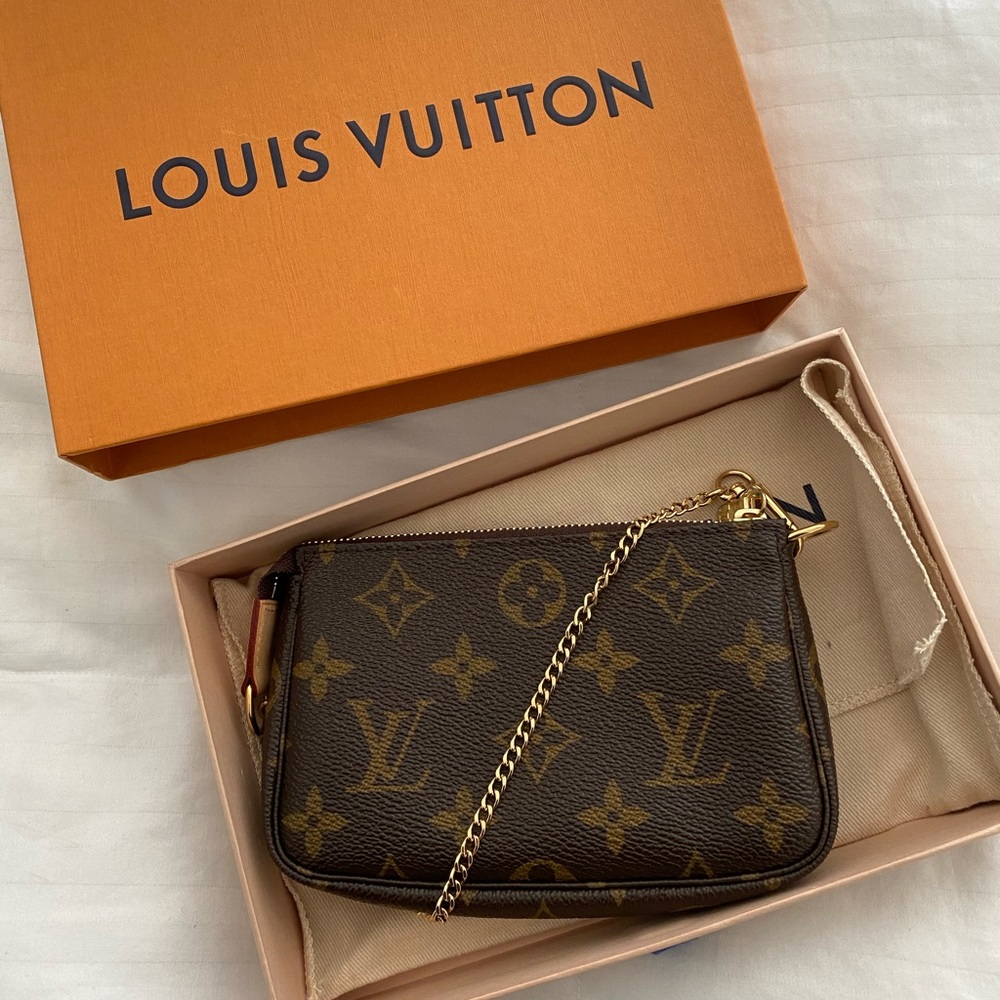 Louis Vuitton Mini Pochette Monogram Like New